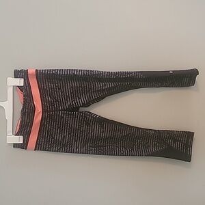 Jungled Printed Lululemon Capris Pink And Black
